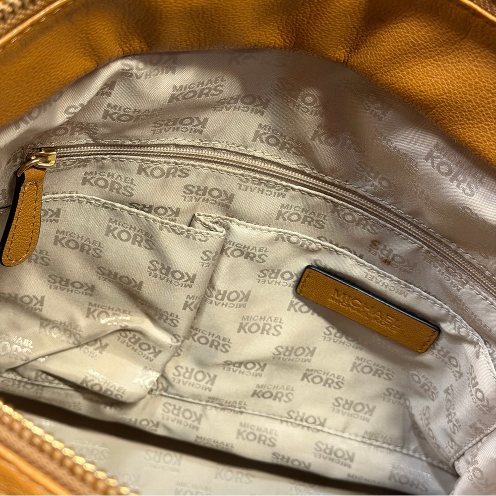 MICHAEL Michael Kors ‘Kingsbury’ Large Bucket Tote in Tan Leather - Picture 12 of 13